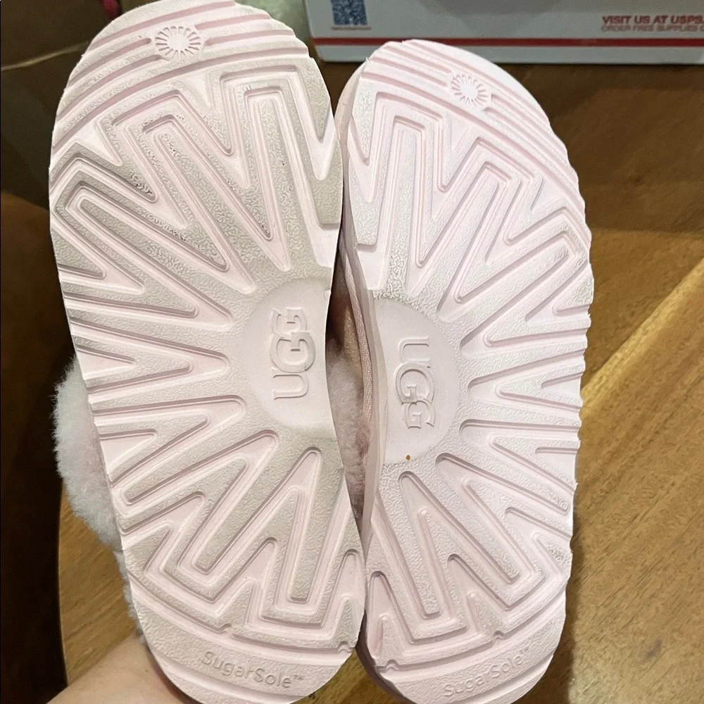 UGG Pink Fluffy Slippers with Glitter - Picture 4 of 7